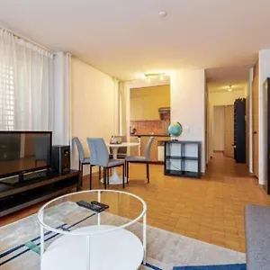  Apartment 5-mins Walk To Main Station - Center