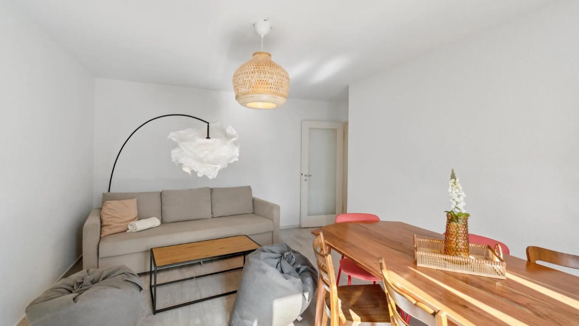 Affordable Comfort In Zurich Διαμέρισμα